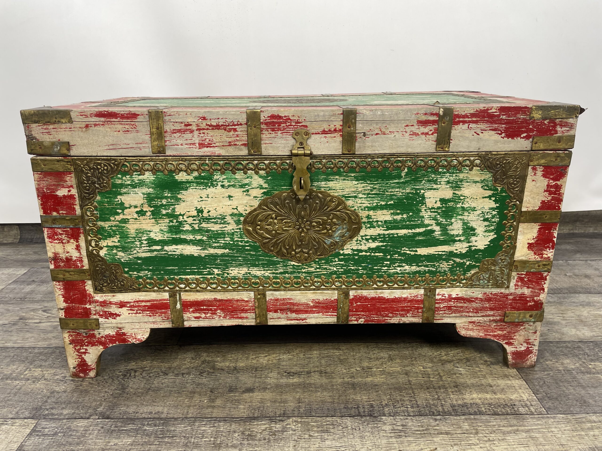 Skrzynia z drewna palisander okucia z mosiądzu - obrazek 3