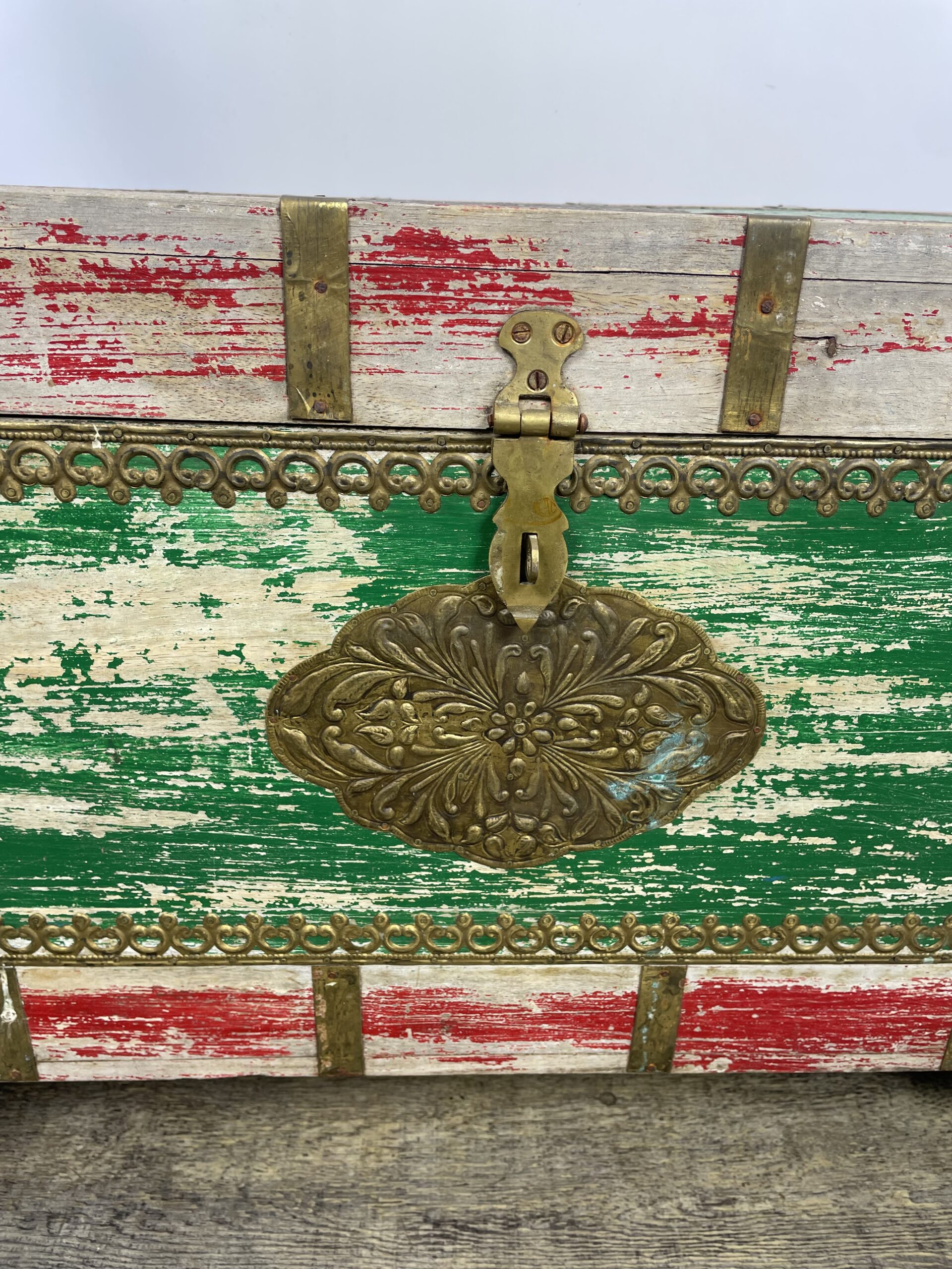 Skrzynia z drewna palisander okucia z mosiądzu - obrazek 4