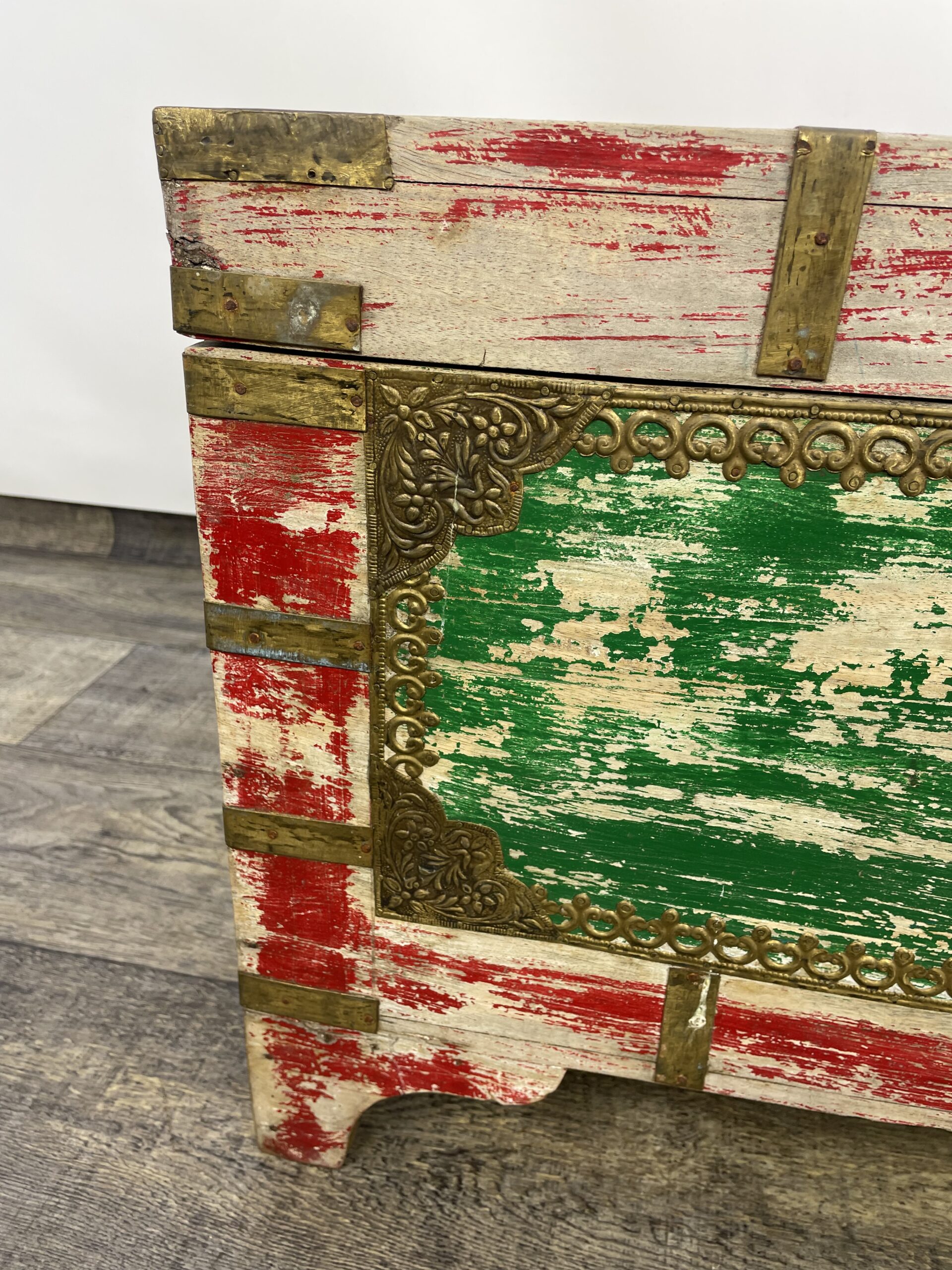 Skrzynia z drewna palisander okucia z mosiądzu - obrazek 5