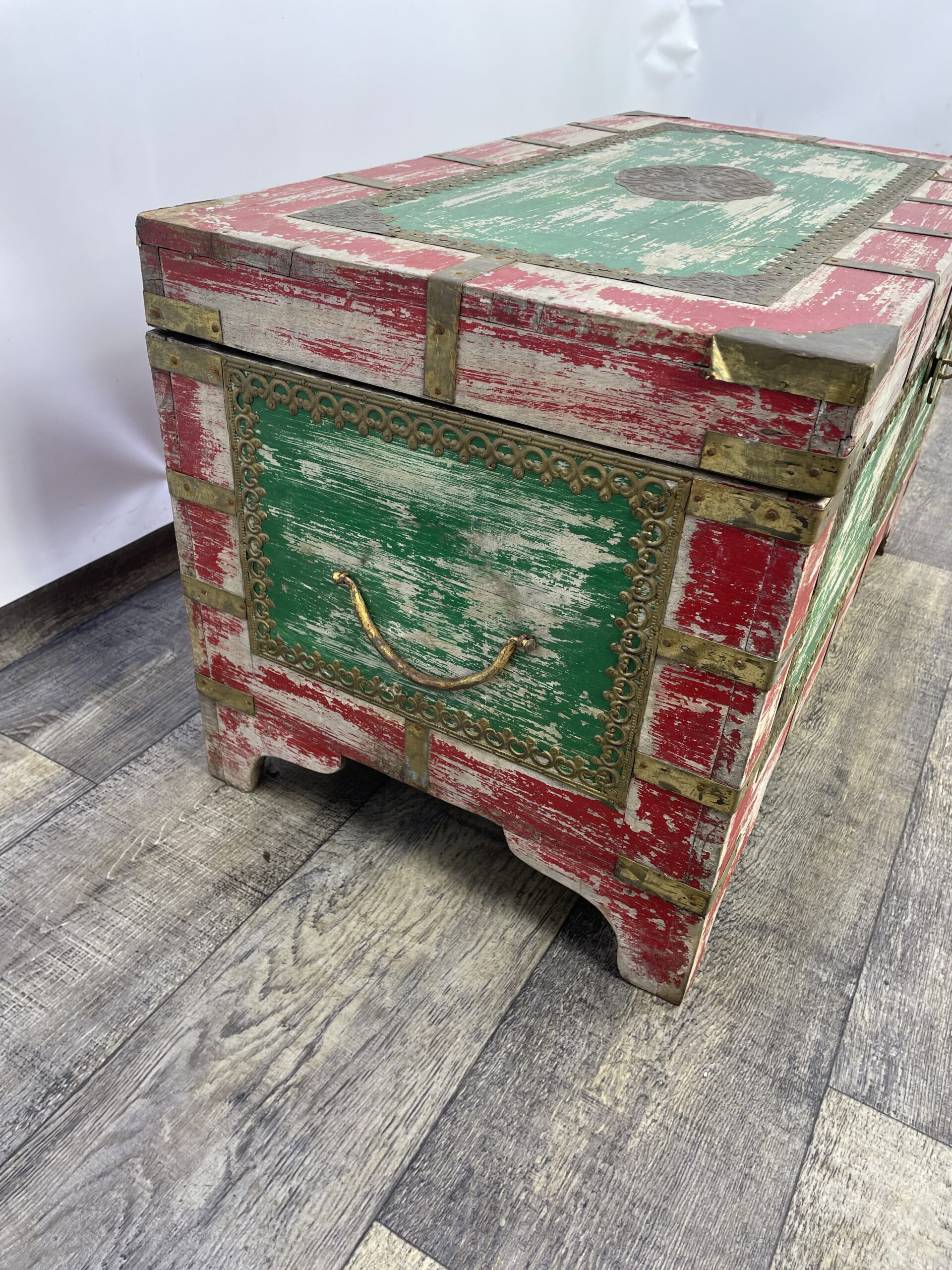 Skrzynia z drewna palisander okucia z mosiądzu - obrazek 8