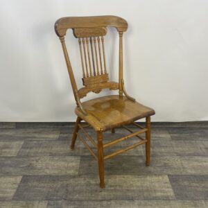 Krzesło z litego drewna dębowego rzeźbionego