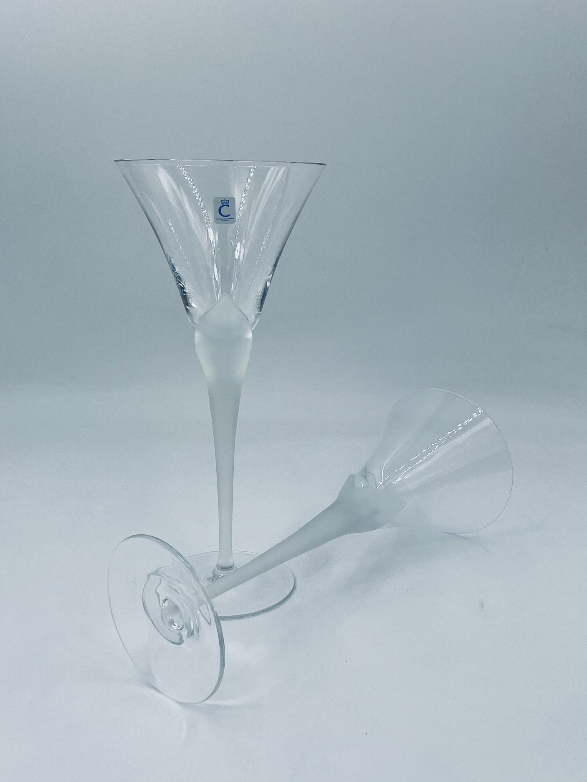 Kieliszek kryształowy do wina z nóżką oszroniona