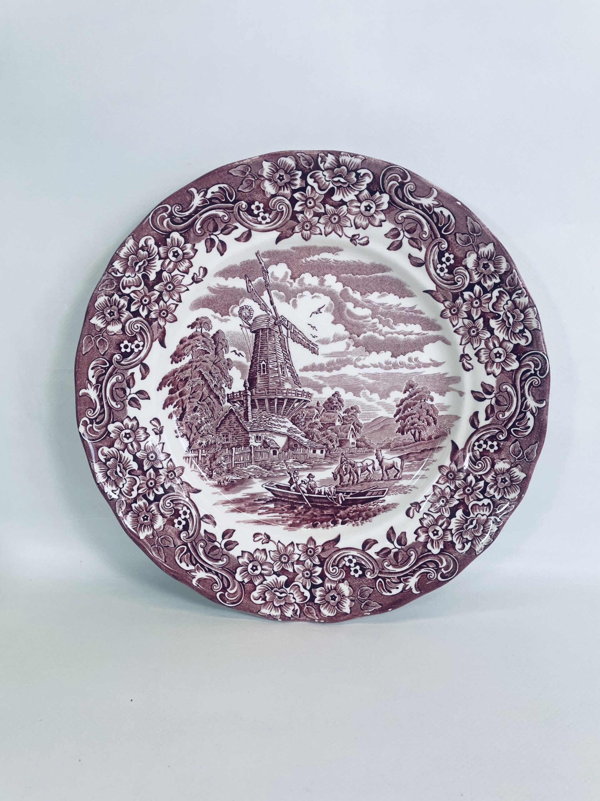 Flat dinner plate England ROYALL JUDOR