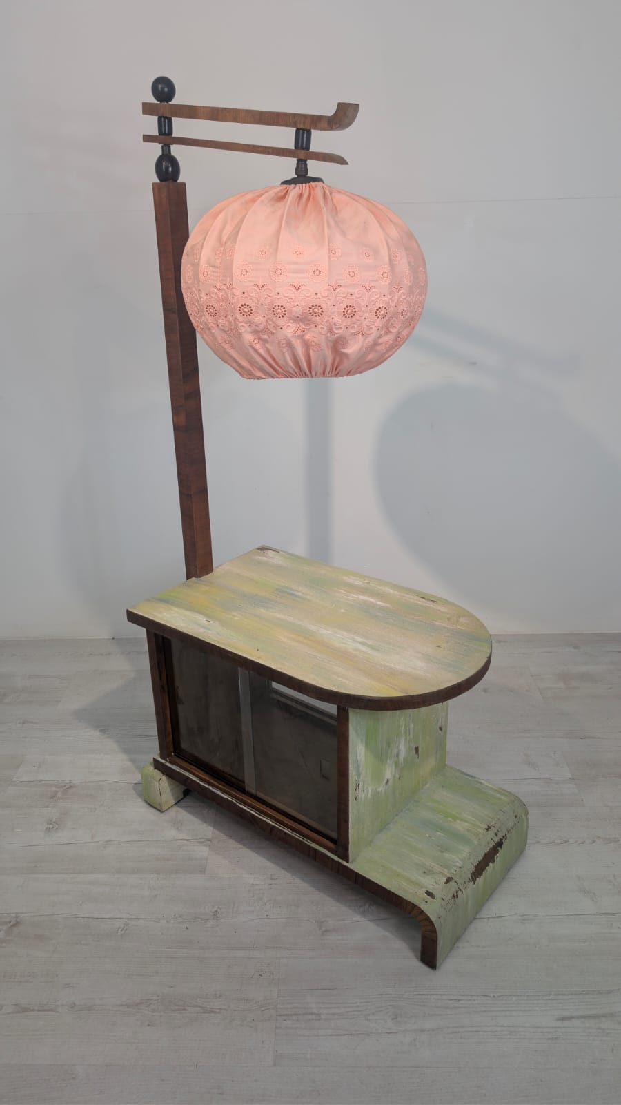 Lampa podłogowa ze stolikiem, barkiem Art-Deco - obrazek 2