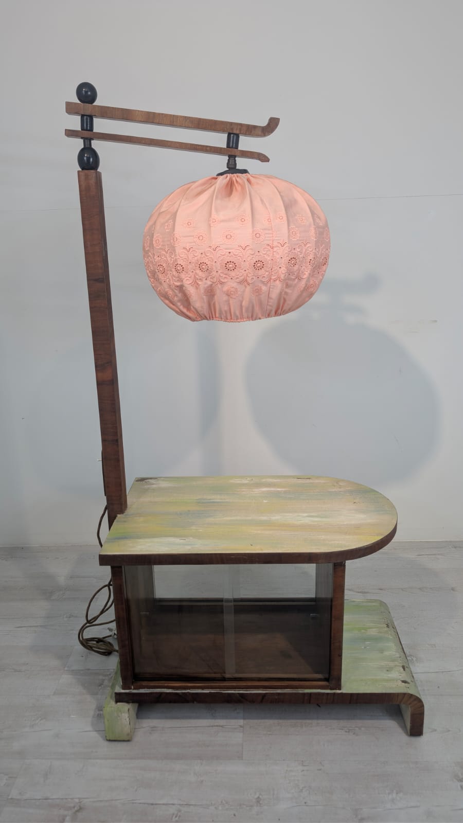 Lampa podłogowa ze stolikiem, barkiem Art-Deco - obrazek 3