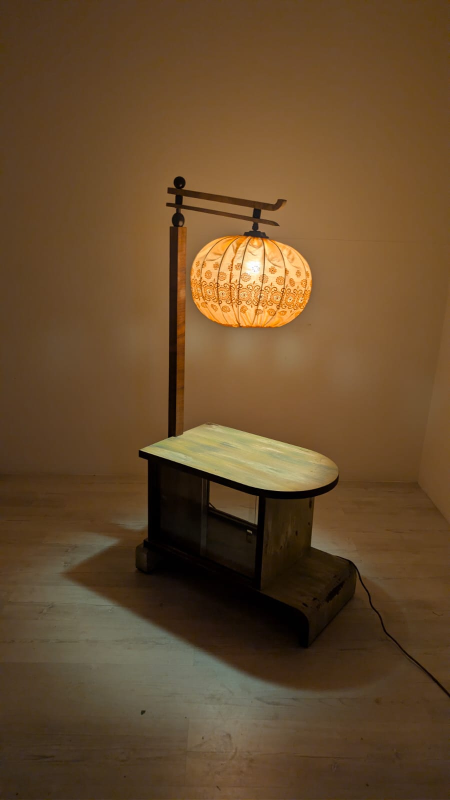 Lampa podłogowa ze stolikiem, barkiem Art-Deco - obrazek 16