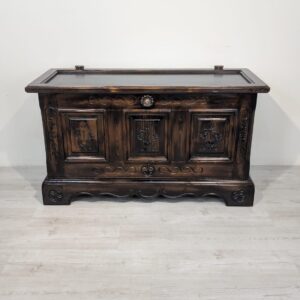 Skzynia lite drewno Voglaner 1968 w stylu rustykalnym