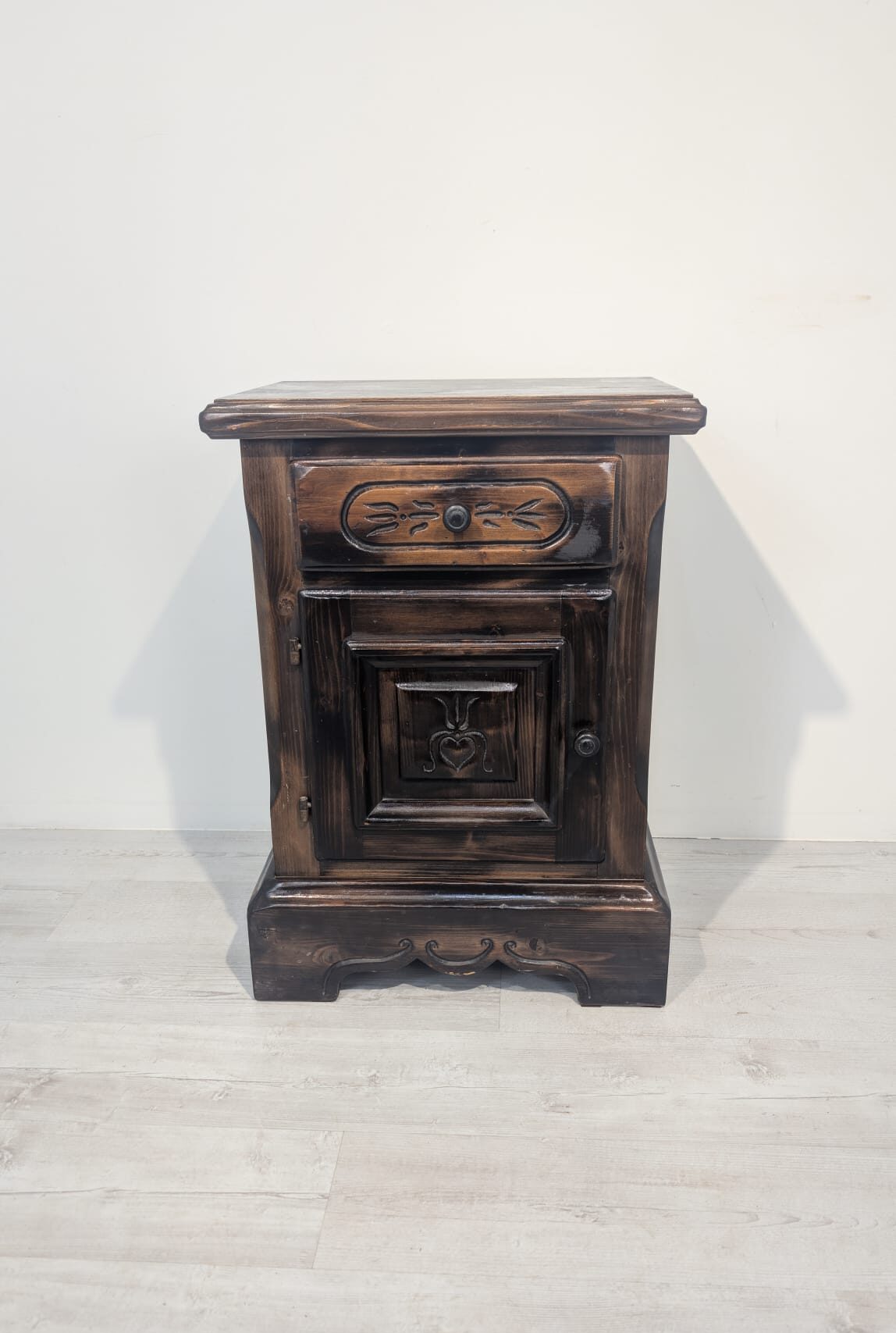 Voglaner 1968 solid wood cabinet in rustic style