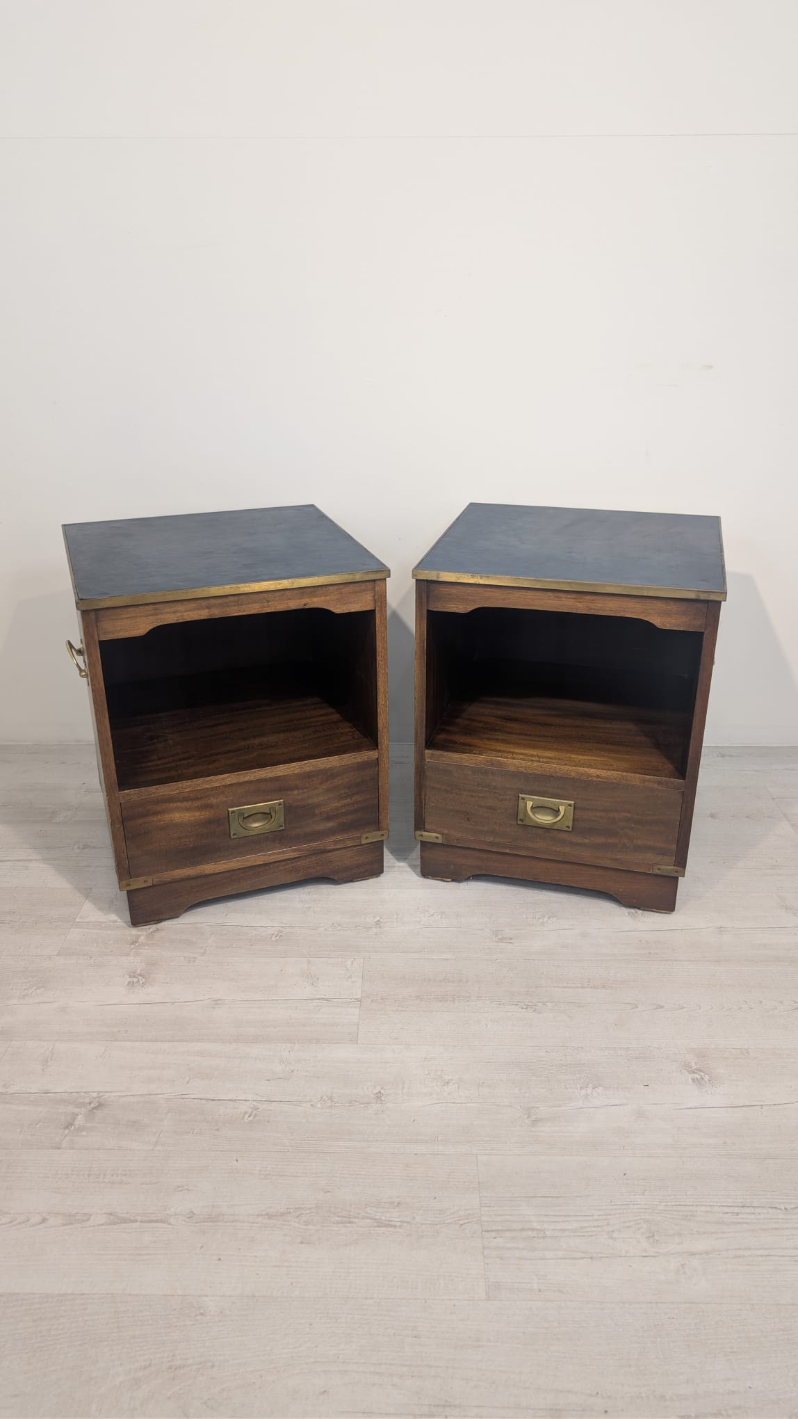 Para szafek nocnych w stylu angielskim Beven Funell