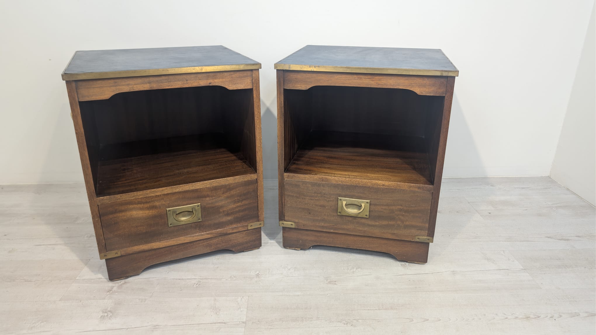 Para szafek nocnych w stylu angielskim Beven Funell - Image 5