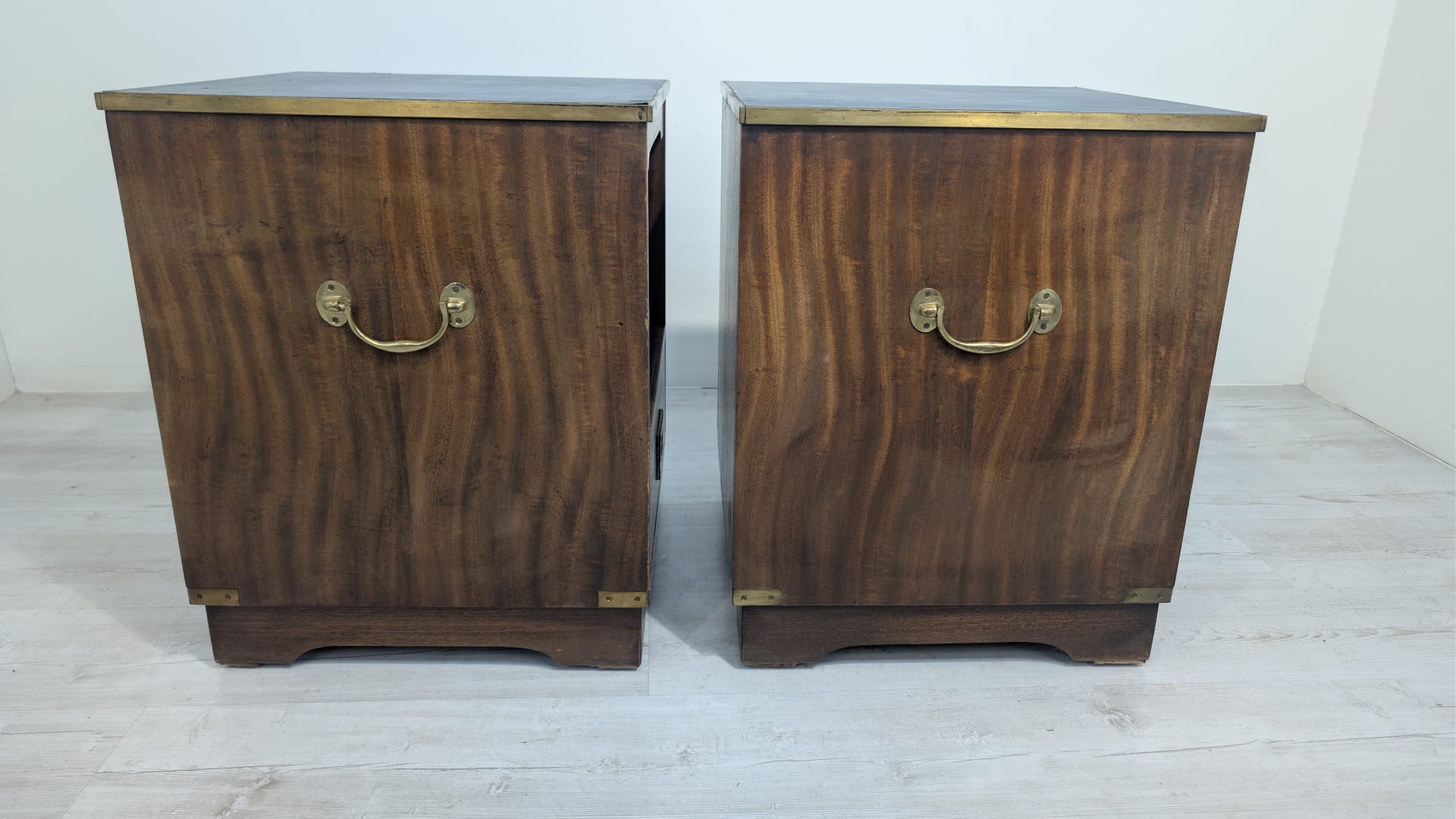 Para szafek nocnych w stylu angielskim Beven Funell - Image 6