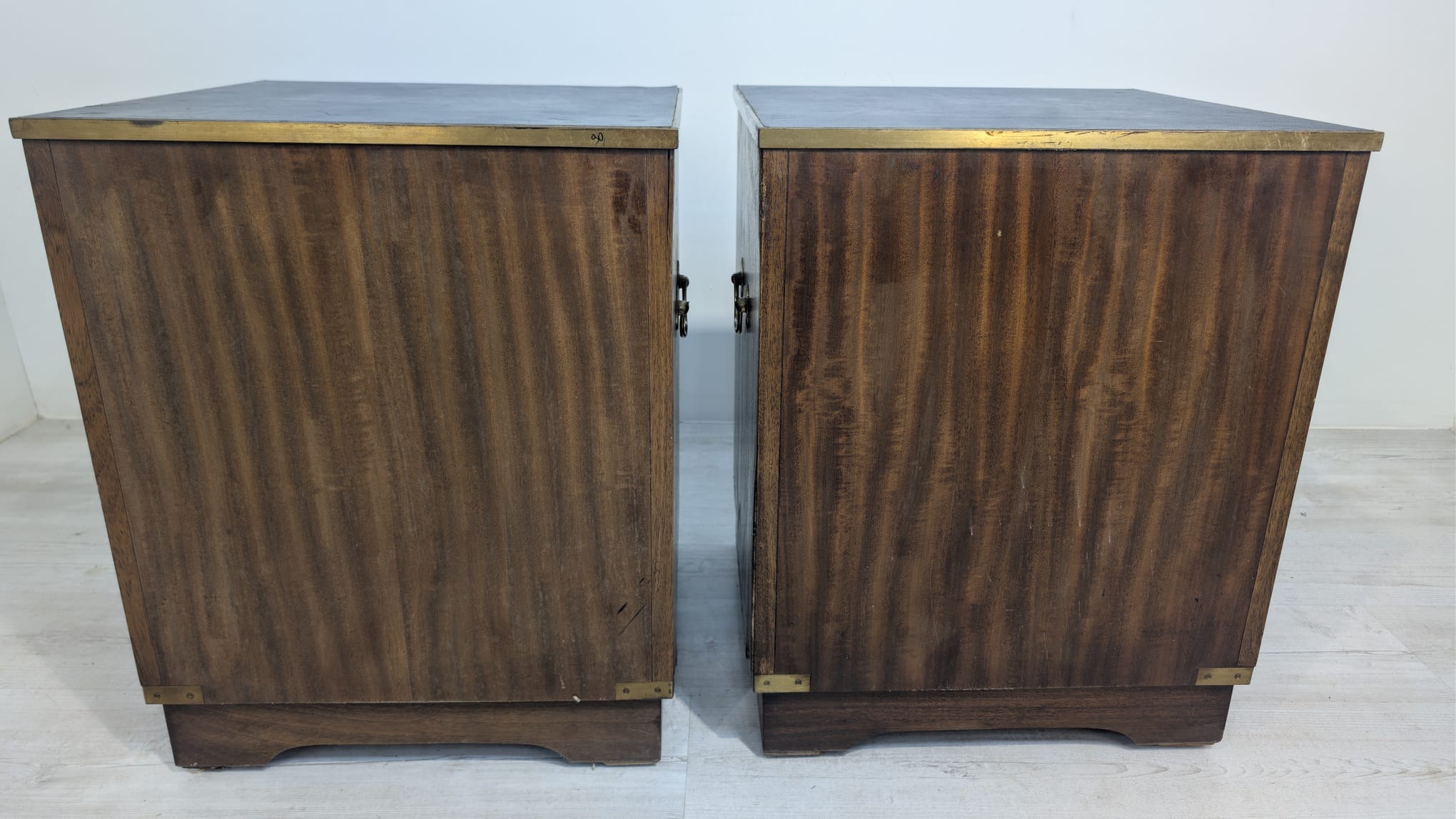 Para szafek nocnych w stylu angielskim Beven Funell - Image 7