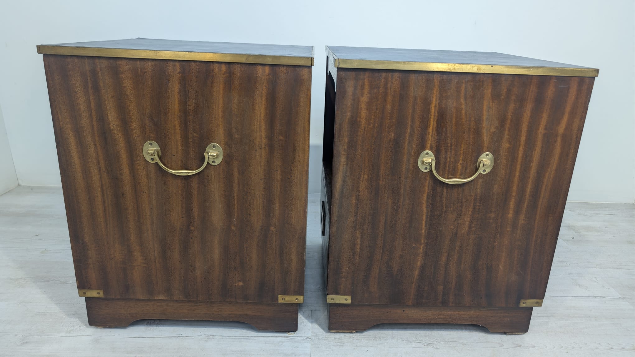 Para szafek nocnych w stylu angielskim Beven Funell - Image 8