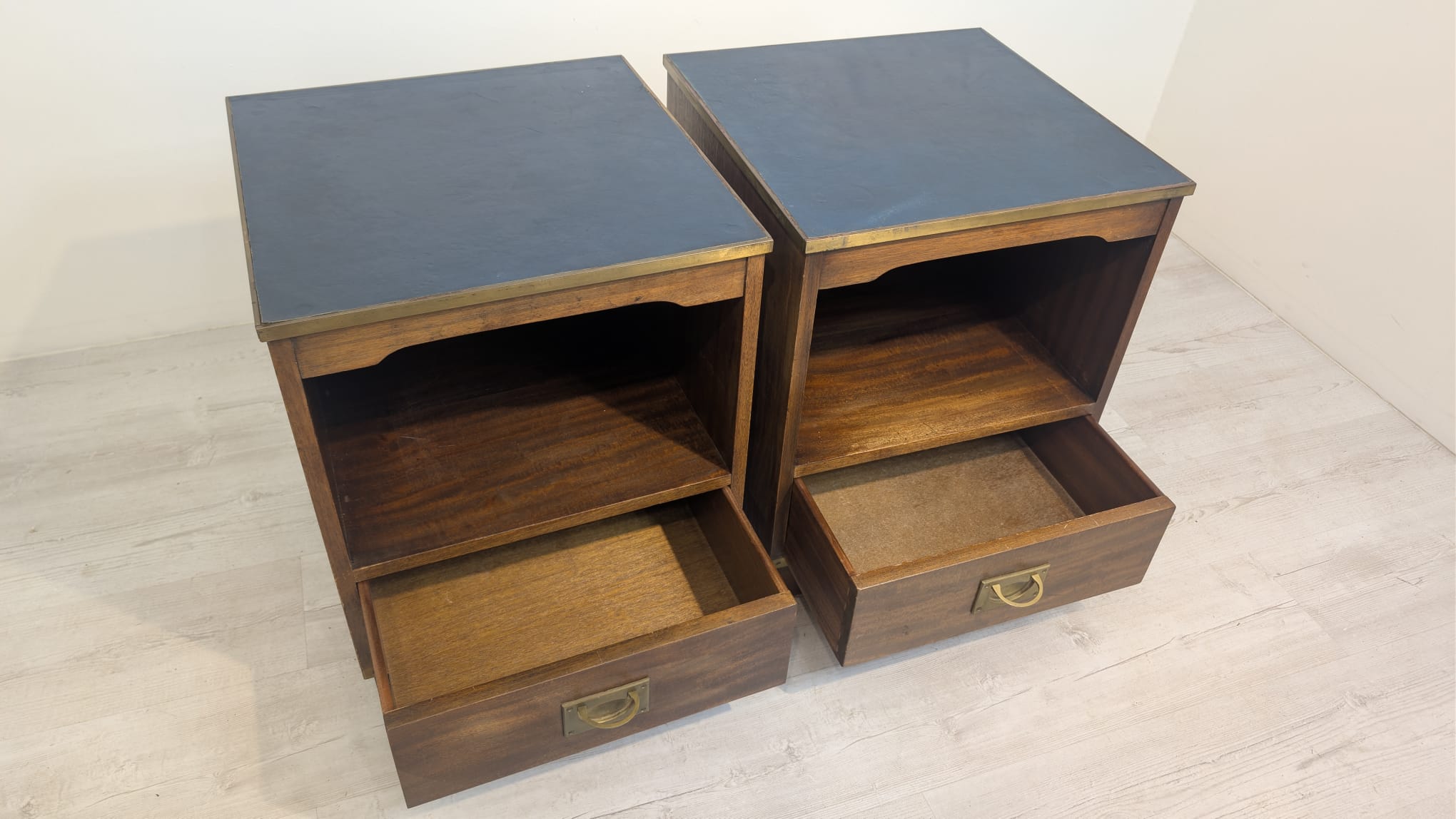 Para szafek nocnych w stylu angielskim Beven Funell - Image 11