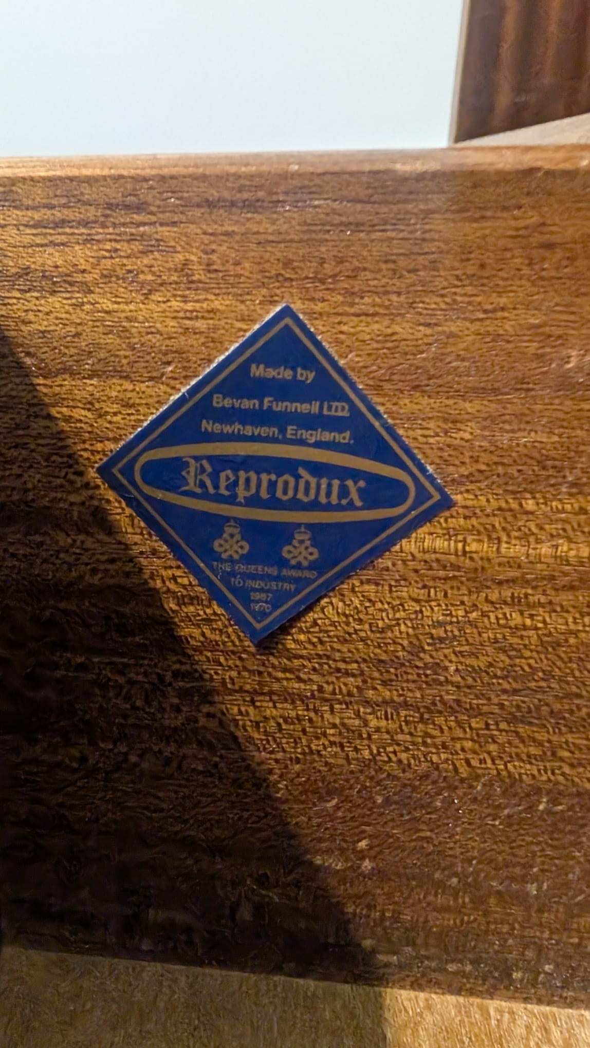 Para szafek nocnych w stylu angielskim Beven Funell - Image 16