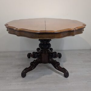 Baroque table in carved walnut