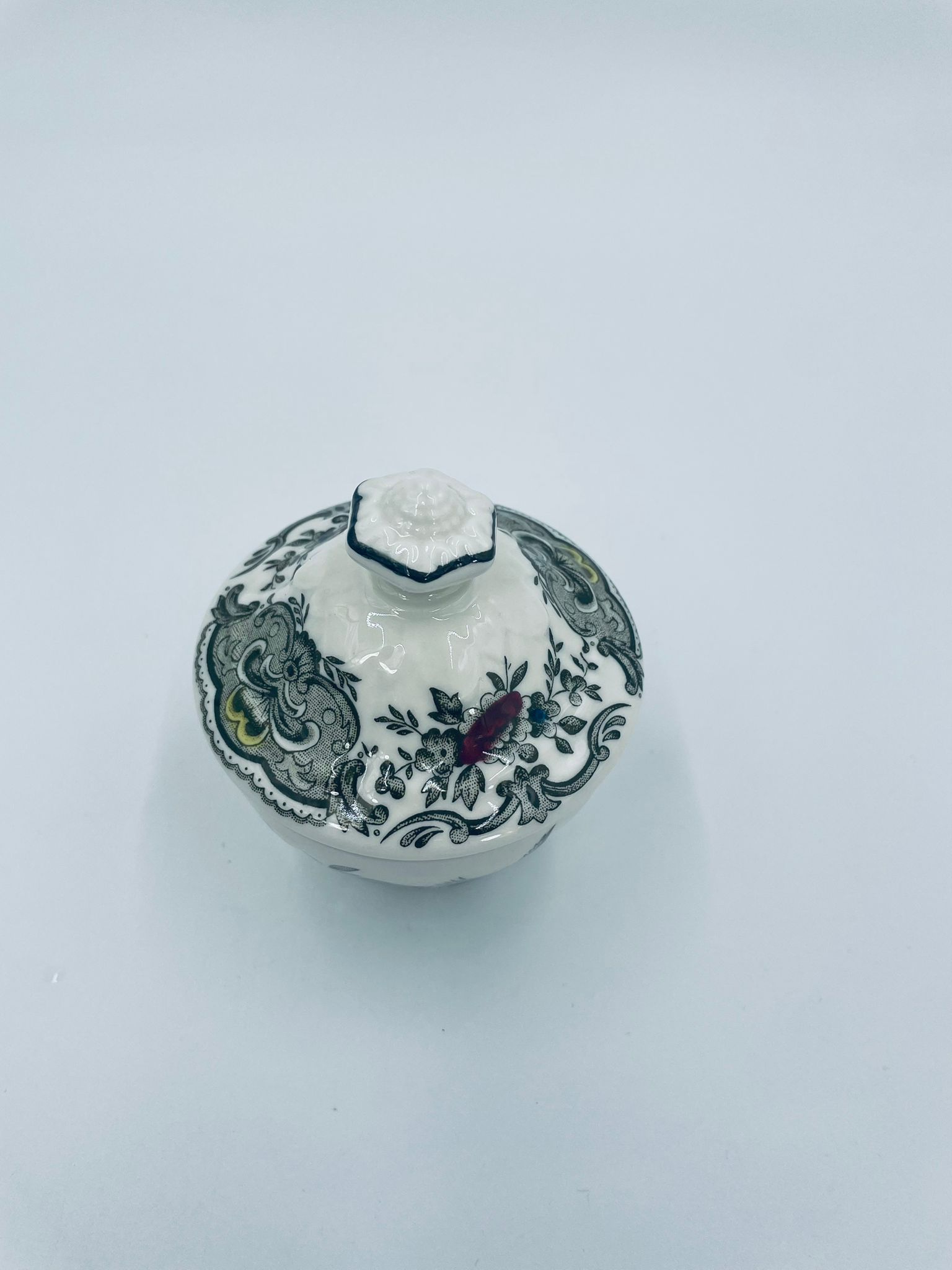 Cukiernica porcelanowa Royal Doulton Tableware - obrazek 4