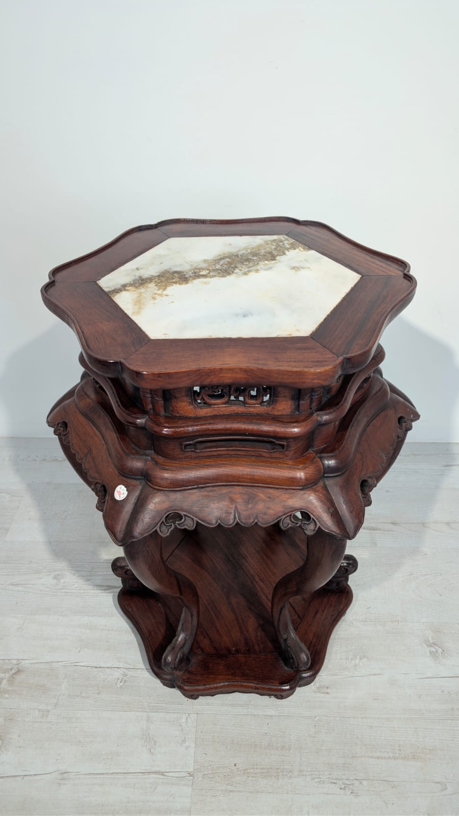 Stolik postument z marmurem Chiny początek XX wieku - obrazek 2