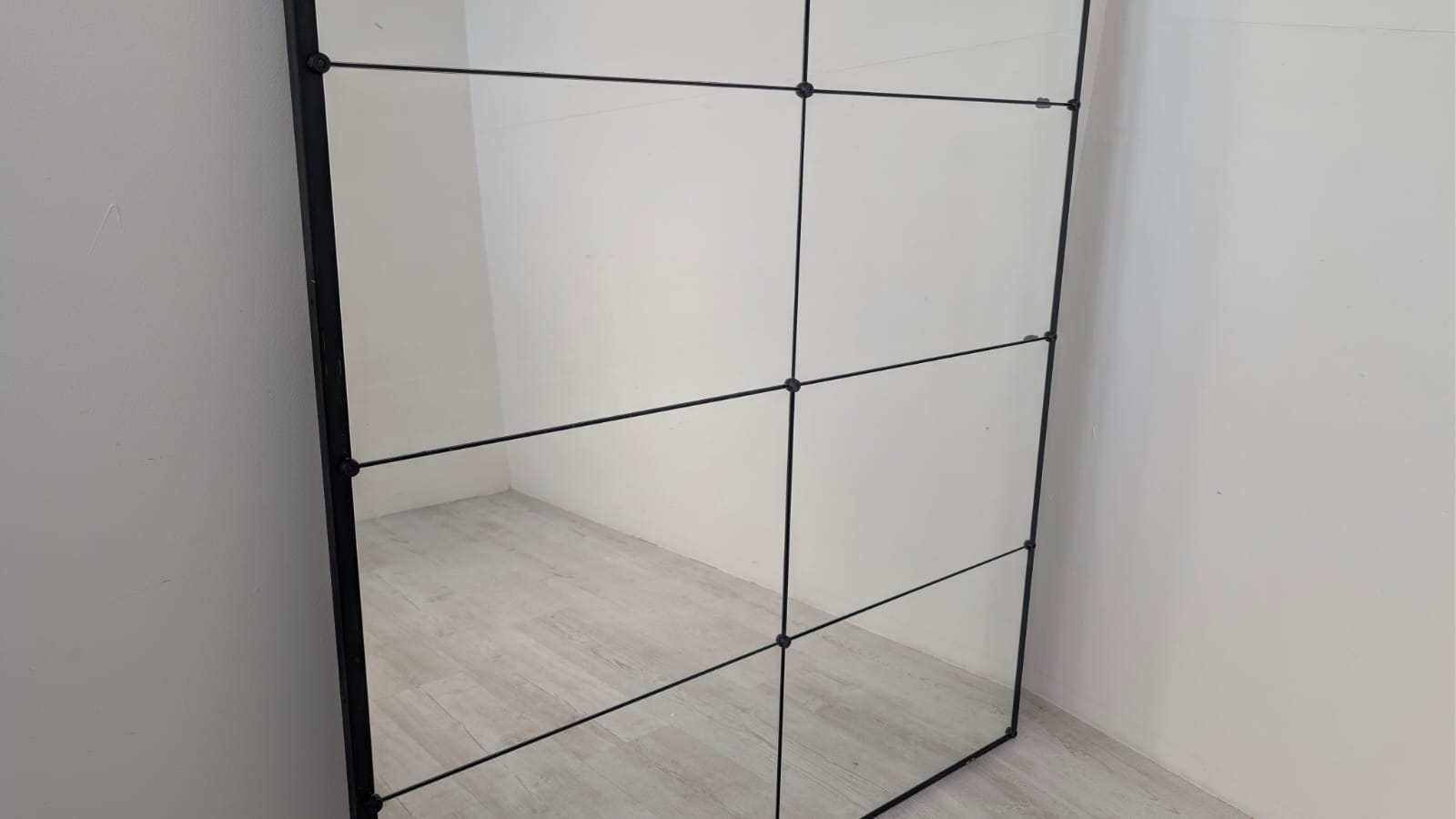 Duże lustro w stylu loftowym z 8 taflami - obrazek 10