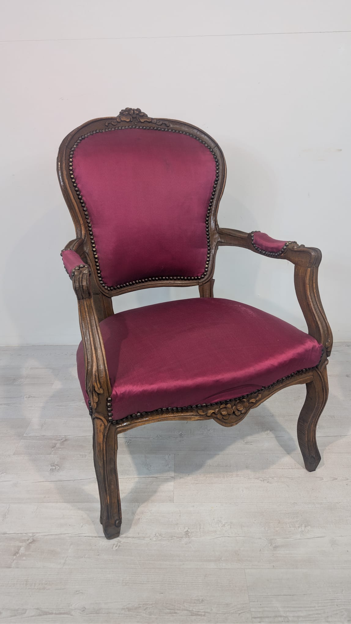 Fotel w stylu Ludwika XV lite drewno w orzechu - obrazek 2