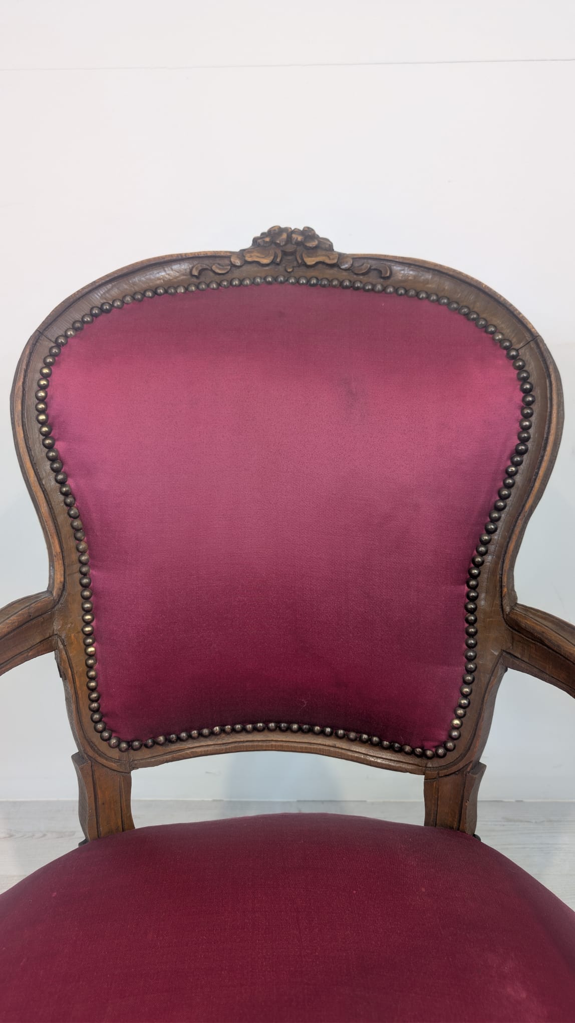 Fotel w stylu Ludwika XV lite drewno w orzechu - obrazek 4