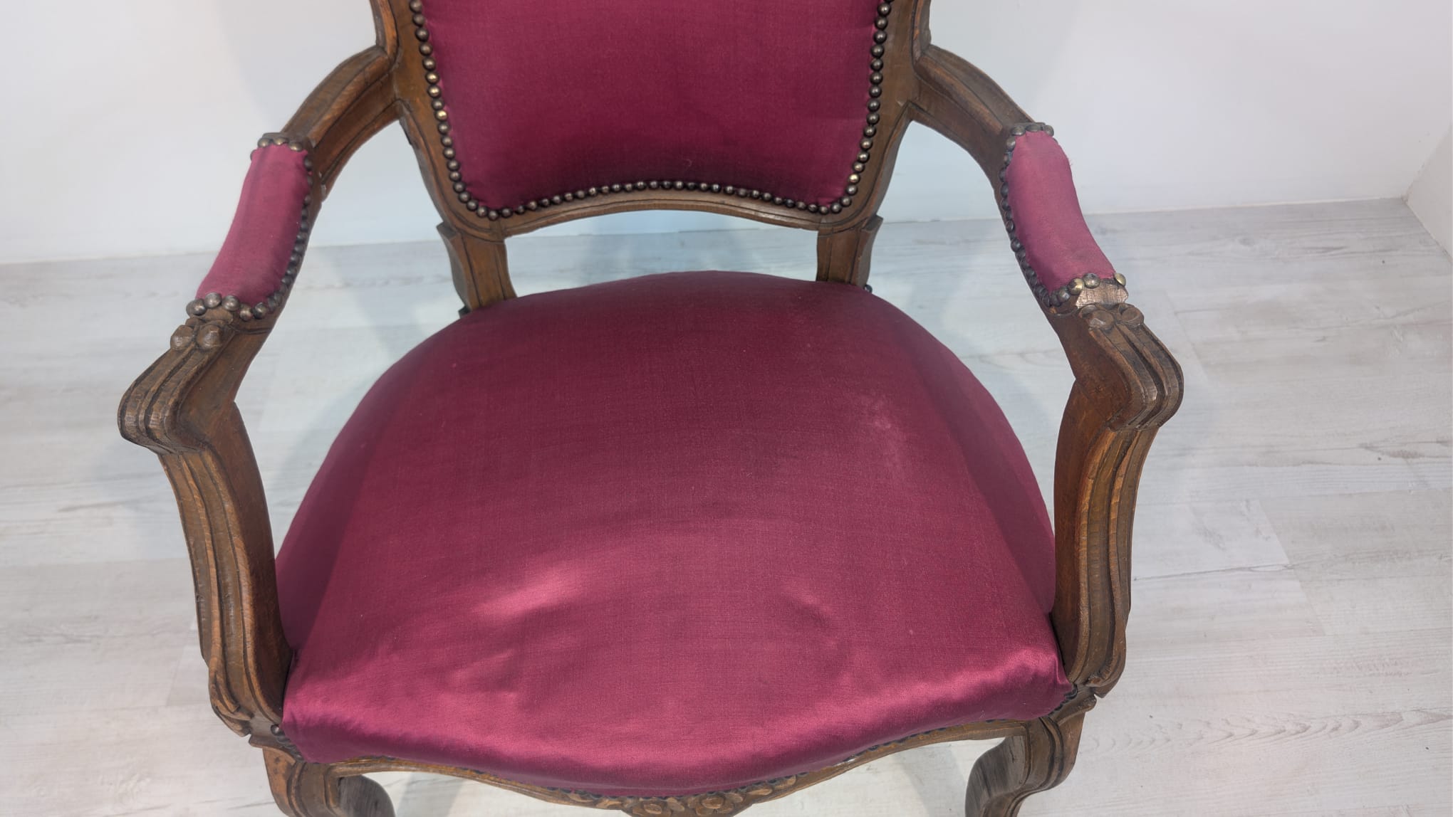 Fotel w stylu Ludwika XV lite drewno w orzechu - obrazek 5