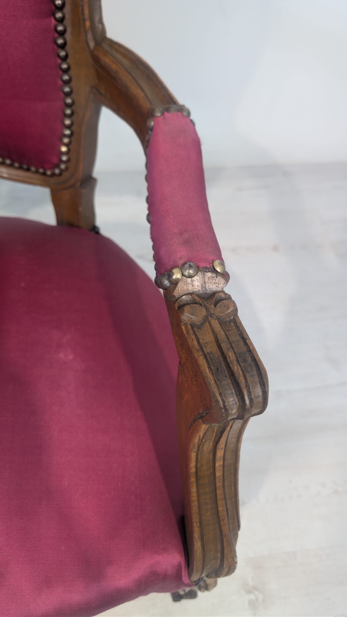 Fotel w stylu Ludwika XV lite drewno w orzechu - obrazek 6