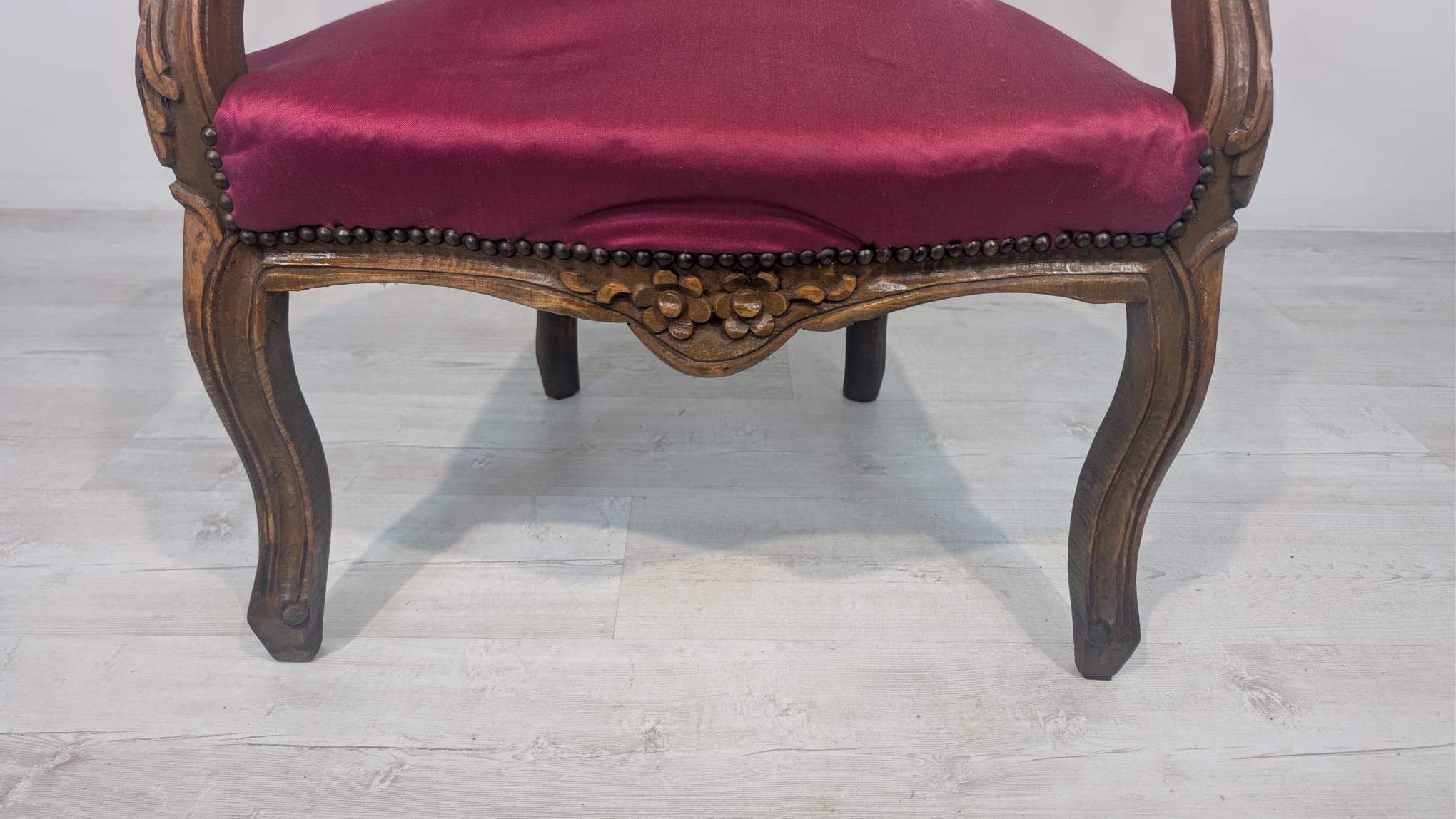 Fotel w stylu Ludwika XV lite drewno w orzechu - obrazek 7