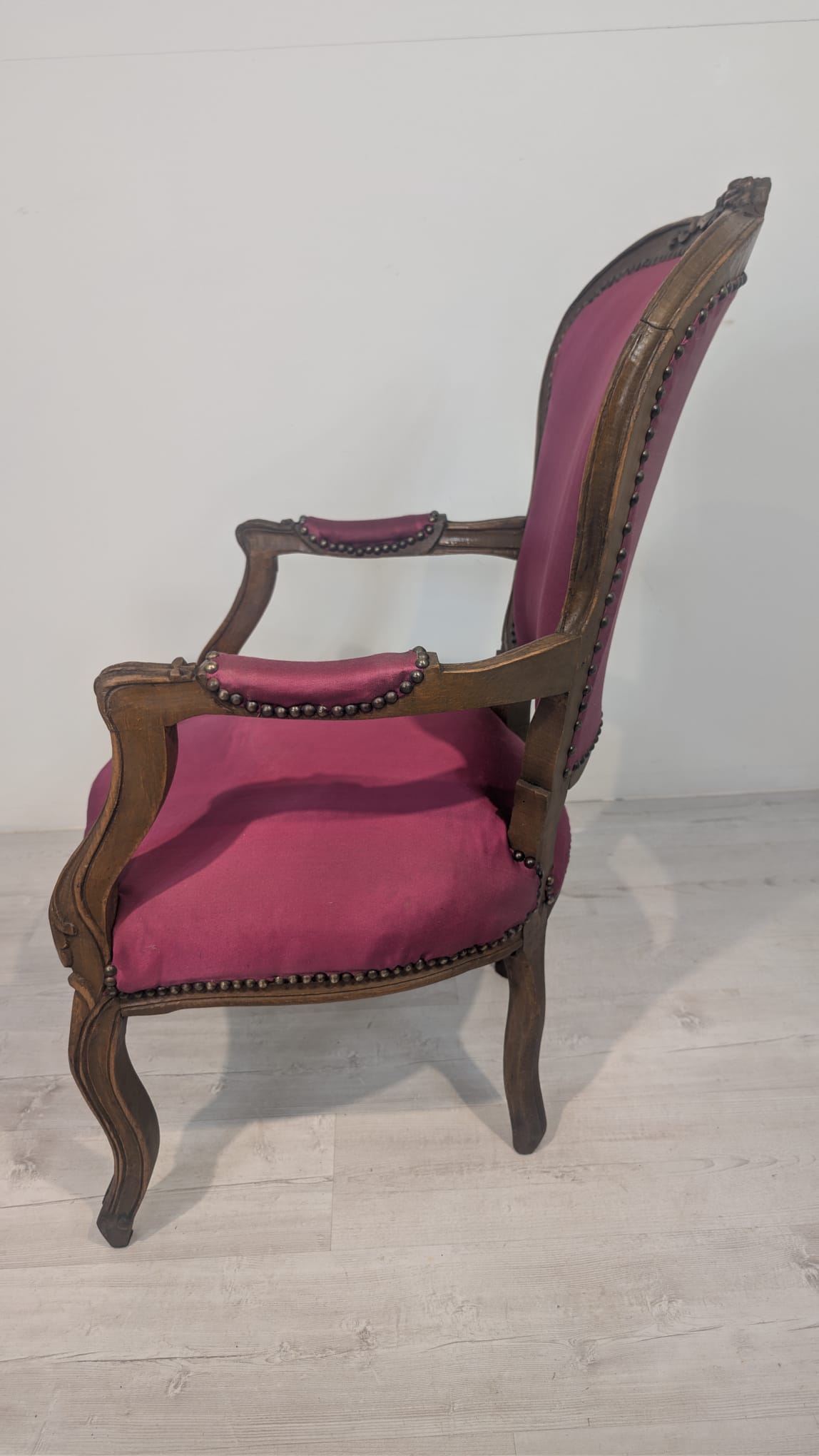 Fotel w stylu Ludwika XV lite drewno w orzechu - obrazek 9