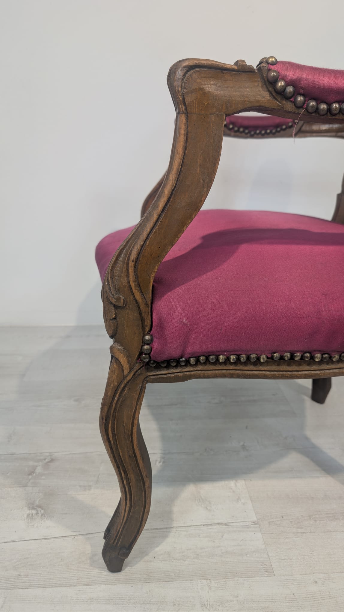 Fotel w stylu Ludwika XV lite drewno w orzechu - obrazek 12