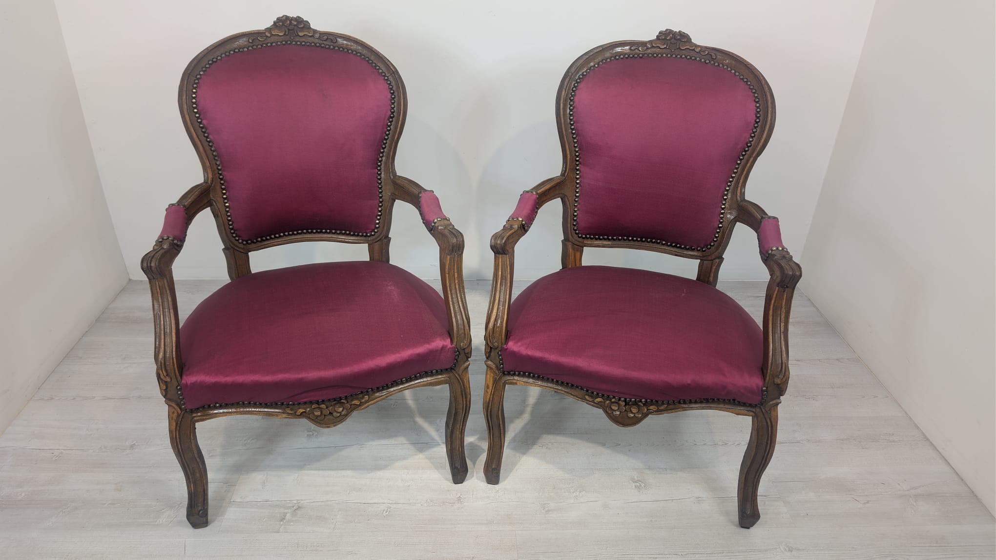 Fotel w stylu Ludwika XV lite drewno w orzechu - obrazek 13