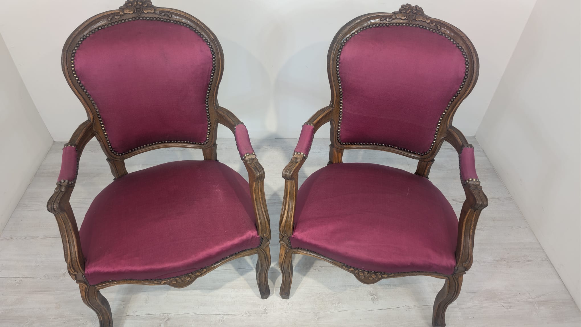 Fotel w stylu Ludwika XV lite drewno w orzechu - obrazek 15