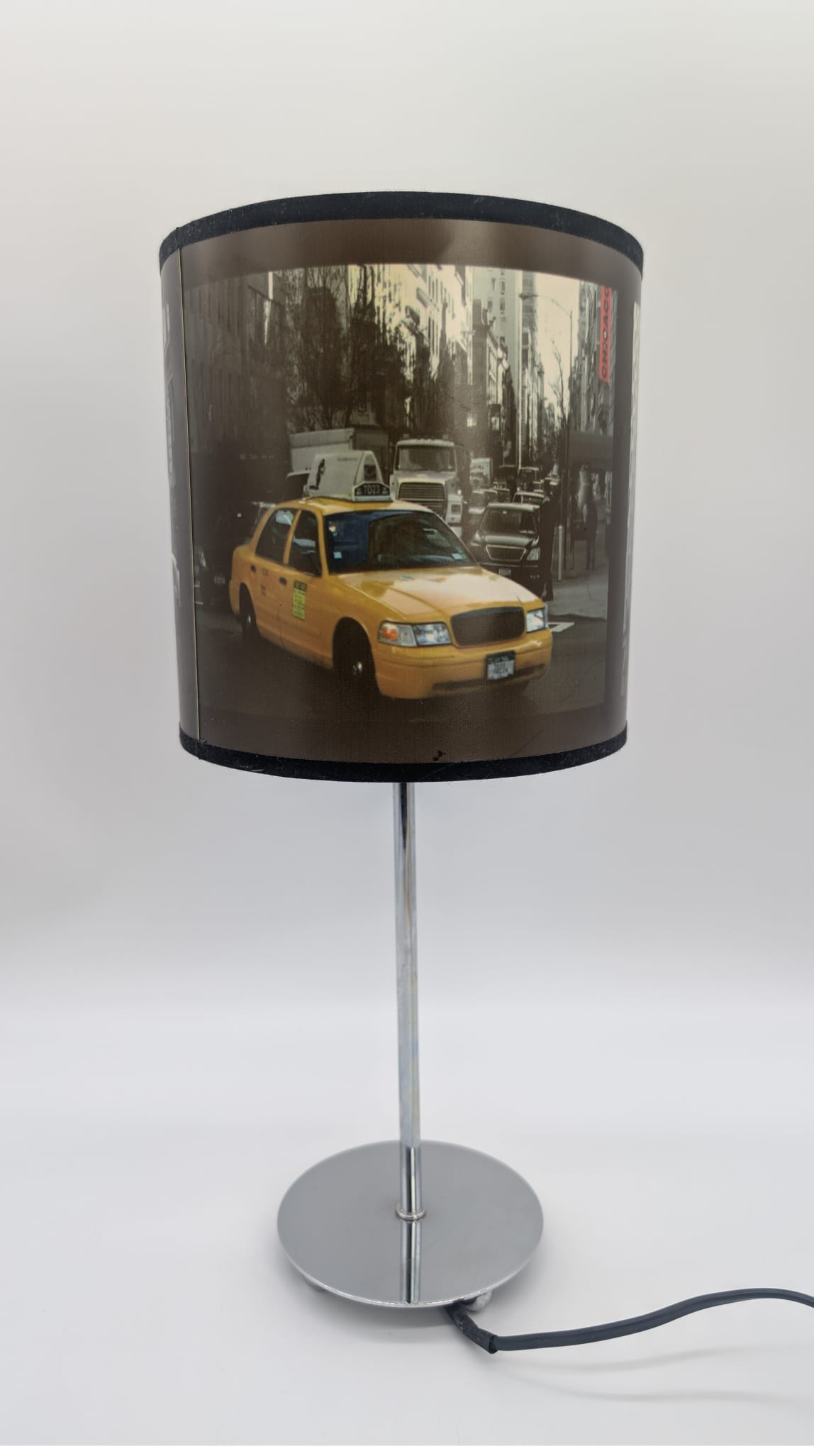 Lampka stołowa nocna New York MAISONS DU MONDE w stylu nojworskim - obrazek 3