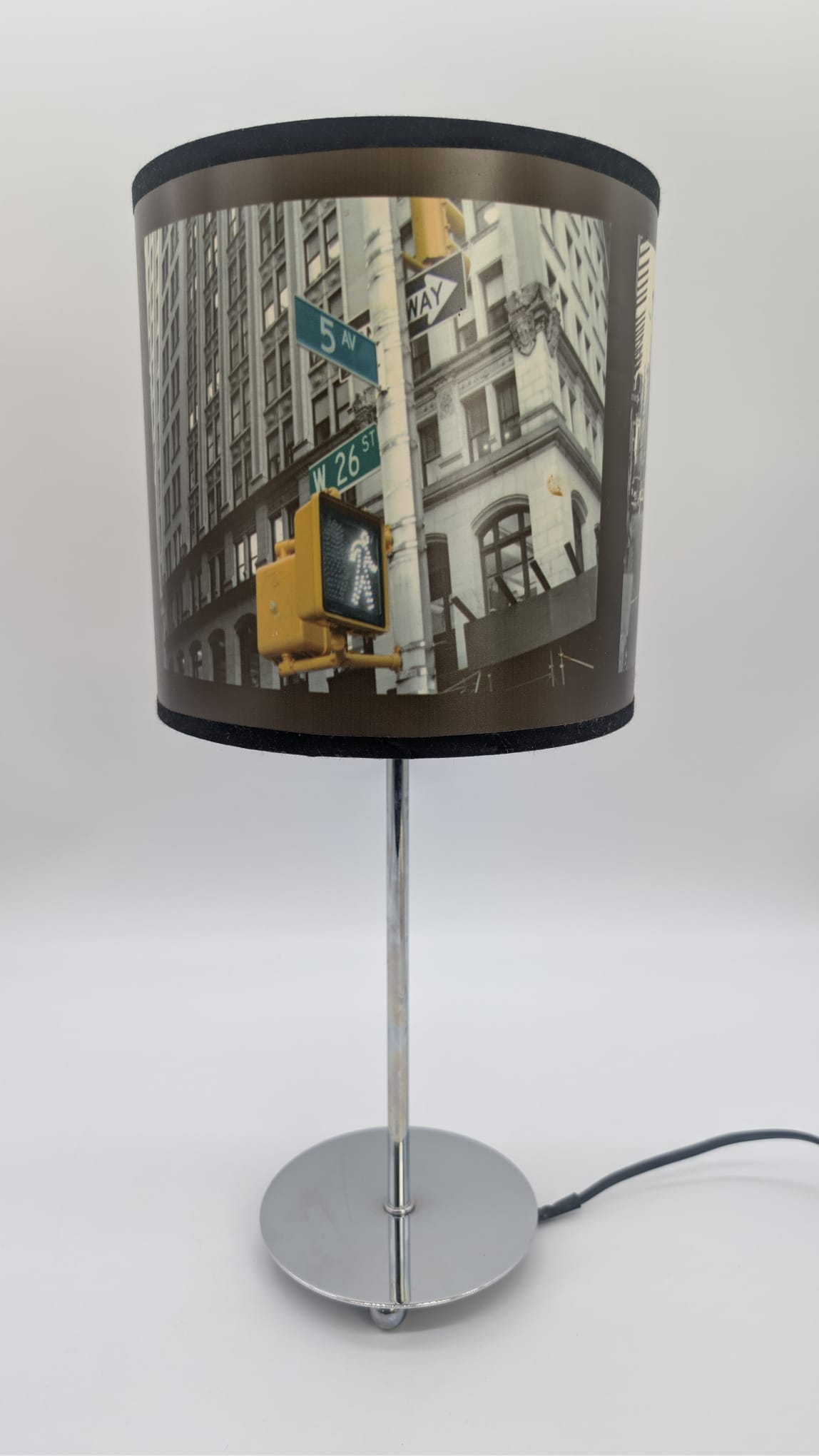 Lampka stołowa nocna New York MAISONS DU MONDE w stylu nojworskim - obrazek 4