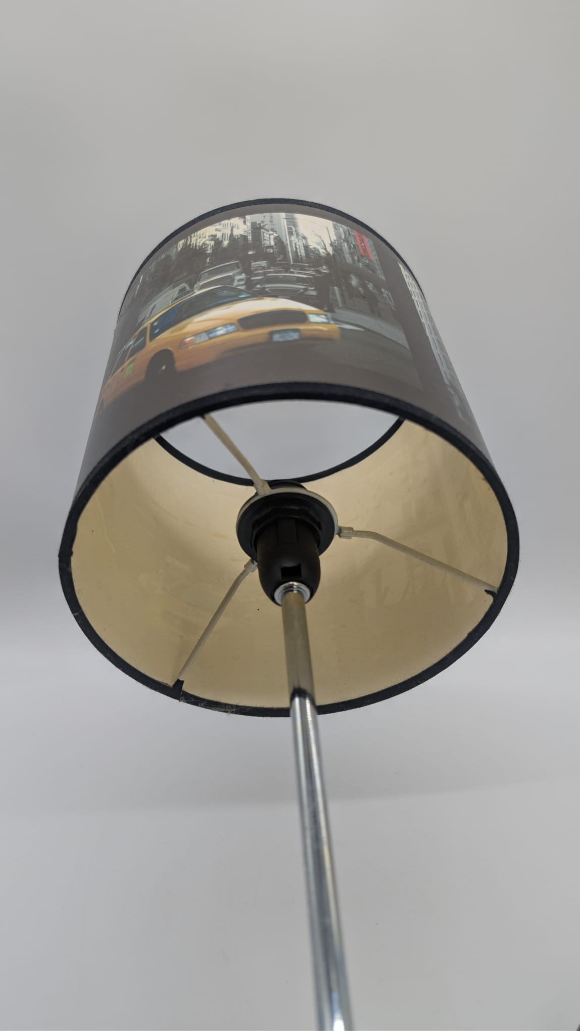 Lampka stołowa nocna New York MAISONS DU MONDE w stylu nojworskim - obrazek 6