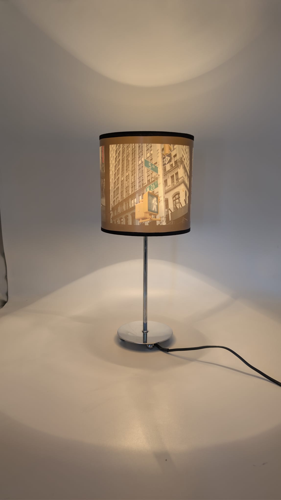 Lampka stołowa nocna New York MAISONS DU MONDE w stylu nojworskim - obrazek 13