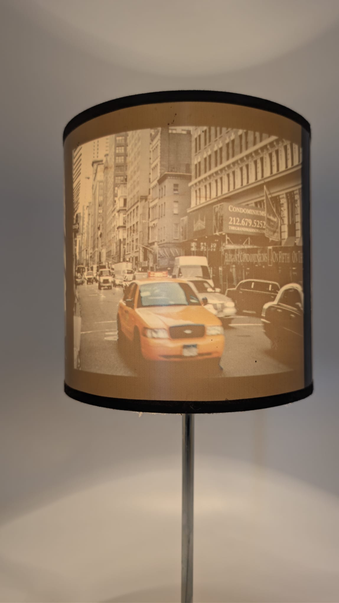 Lampka stołowa nocna New York MAISONS DU MONDE w stylu nojworskim - obrazek 10