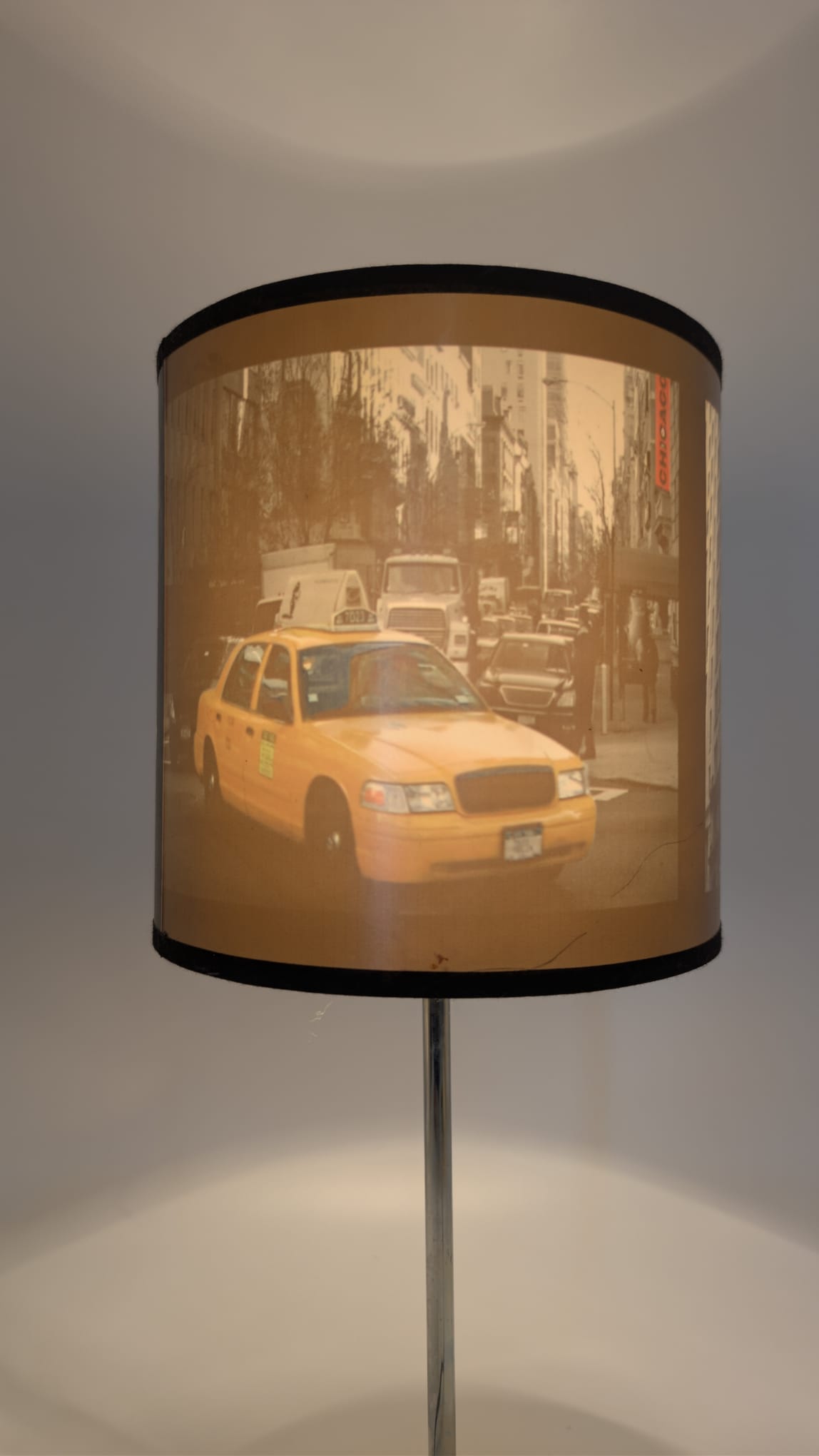 Lampka stołowa nocna New York MAISONS DU MONDE w stylu nojworskim - obrazek 11