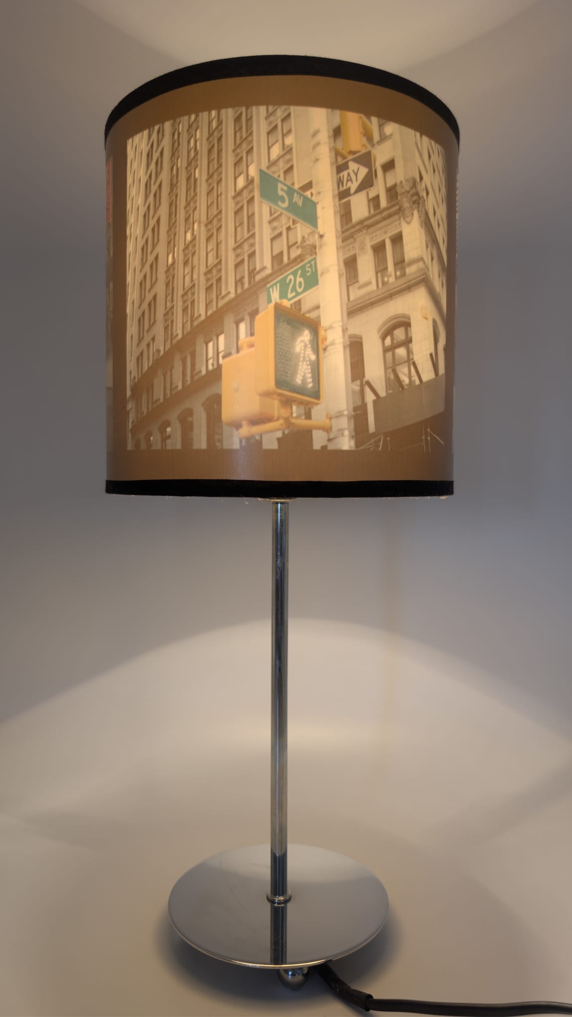 Lampka stołowa nocna New York MAISONS DU MONDE w stylu nojworskim - obrazek 12