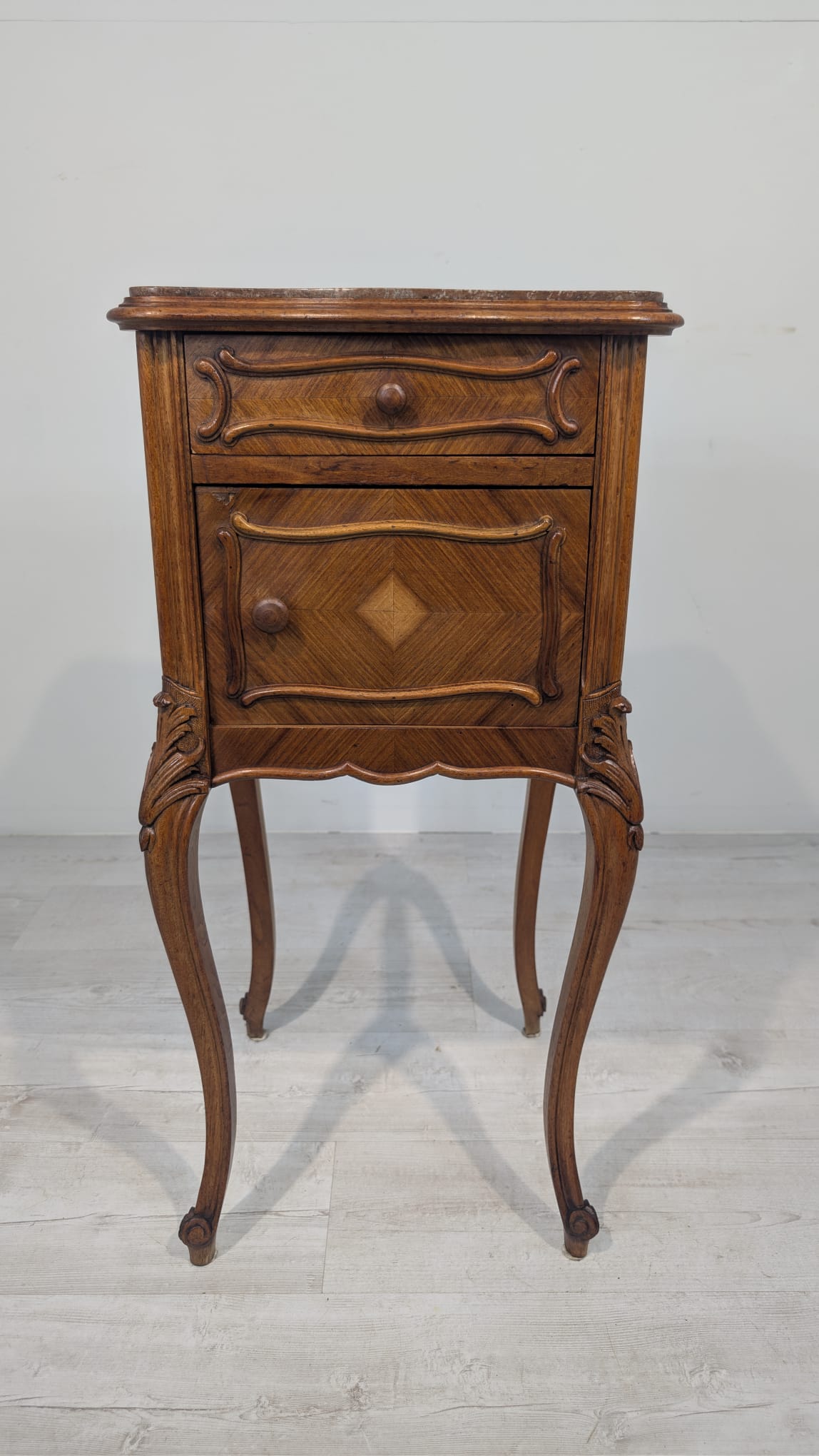 Antyczna szafka nocna z marmurem Ludwika Filipa - obrazek 2