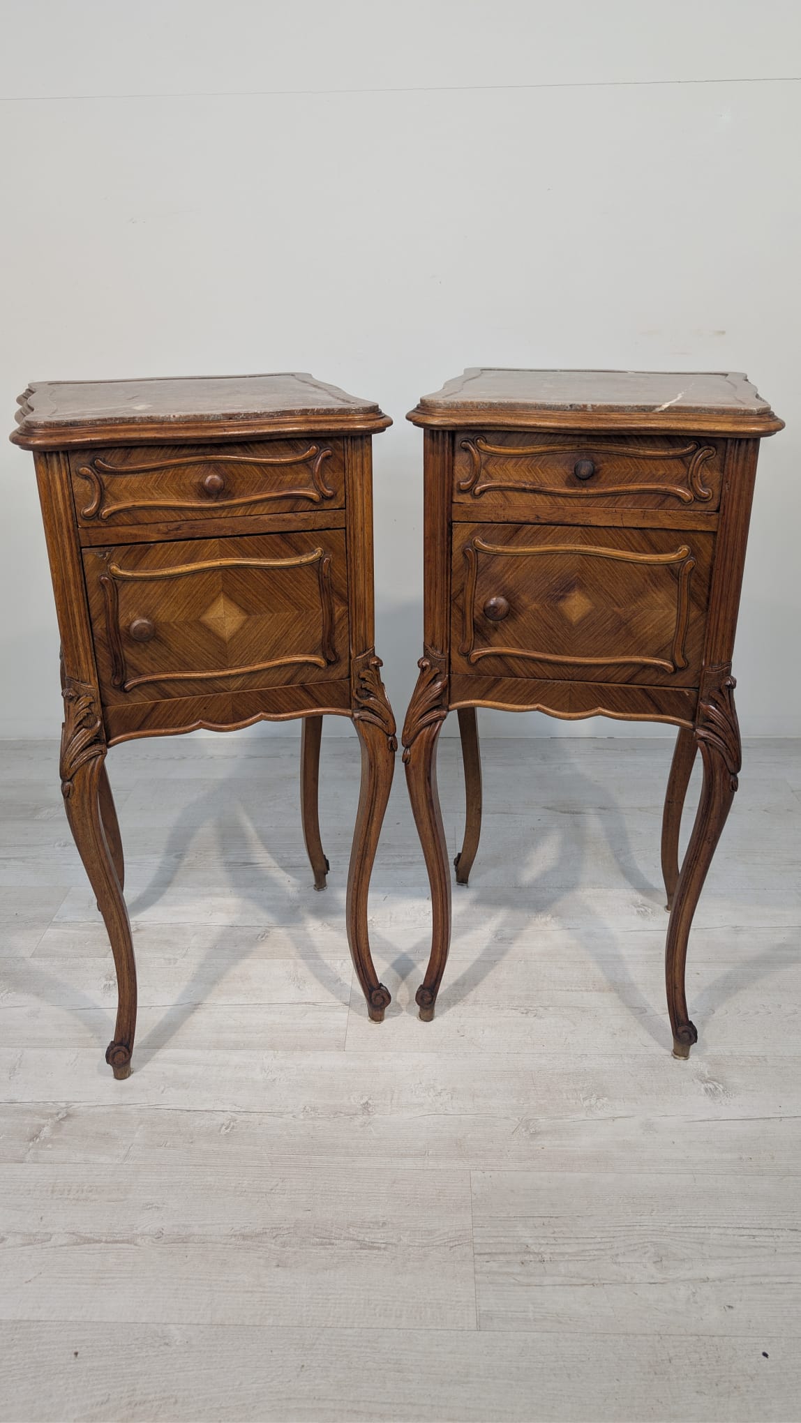 Antyczna szafka nocna z marmurem Ludwika Filipa - obrazek 16