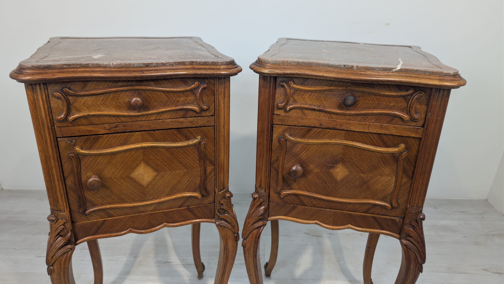 Antyczna szafka nocna z marmurem Ludwika Filipa - obrazek 17