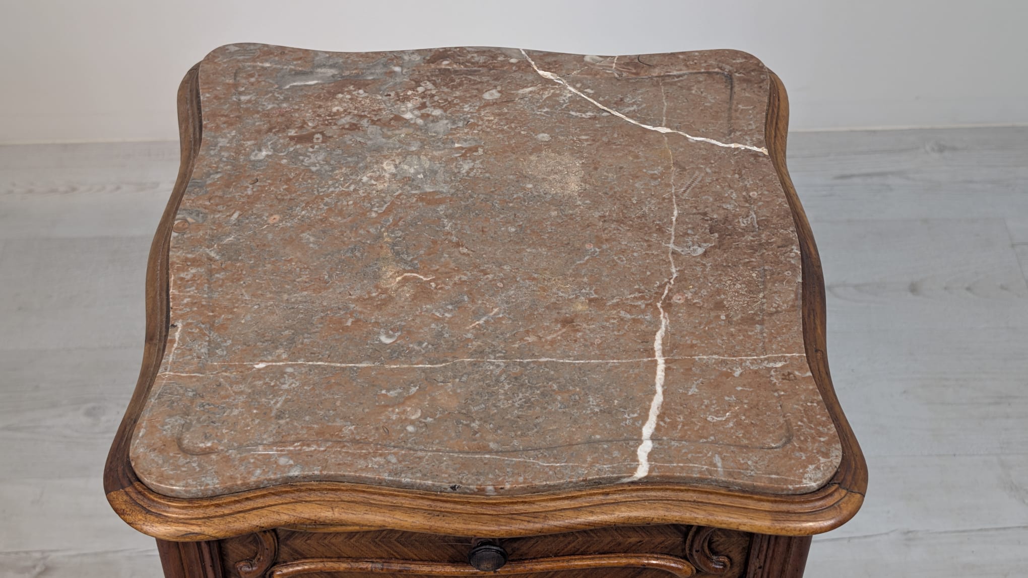 Antyczna szafka nocna z marmurem Ludwika Filipa - obrazek 18