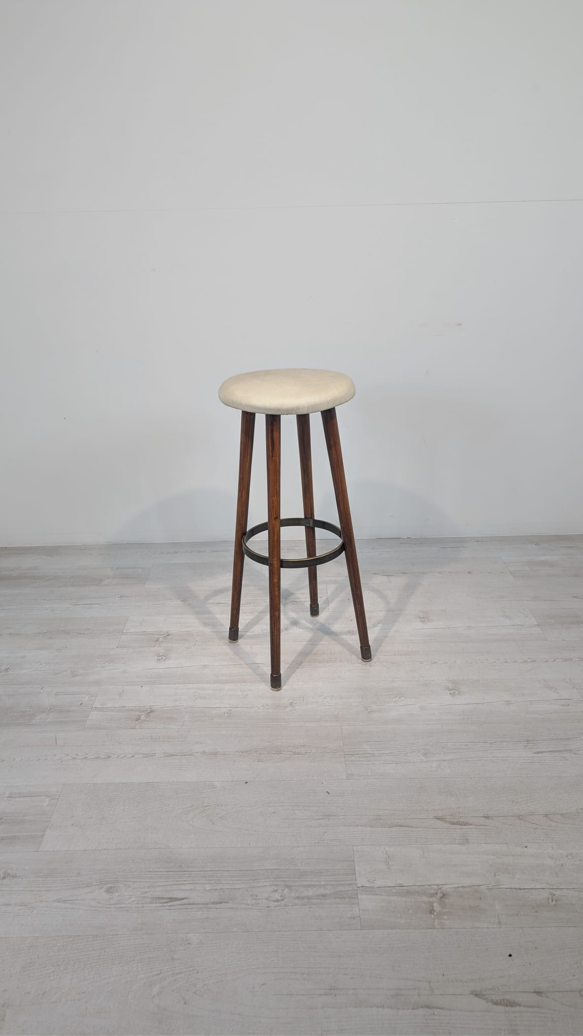 Krzesło, hoker barowy w stylu vintage z lat 50-tych proj. Hansa J. Wegnera - obrazek 2