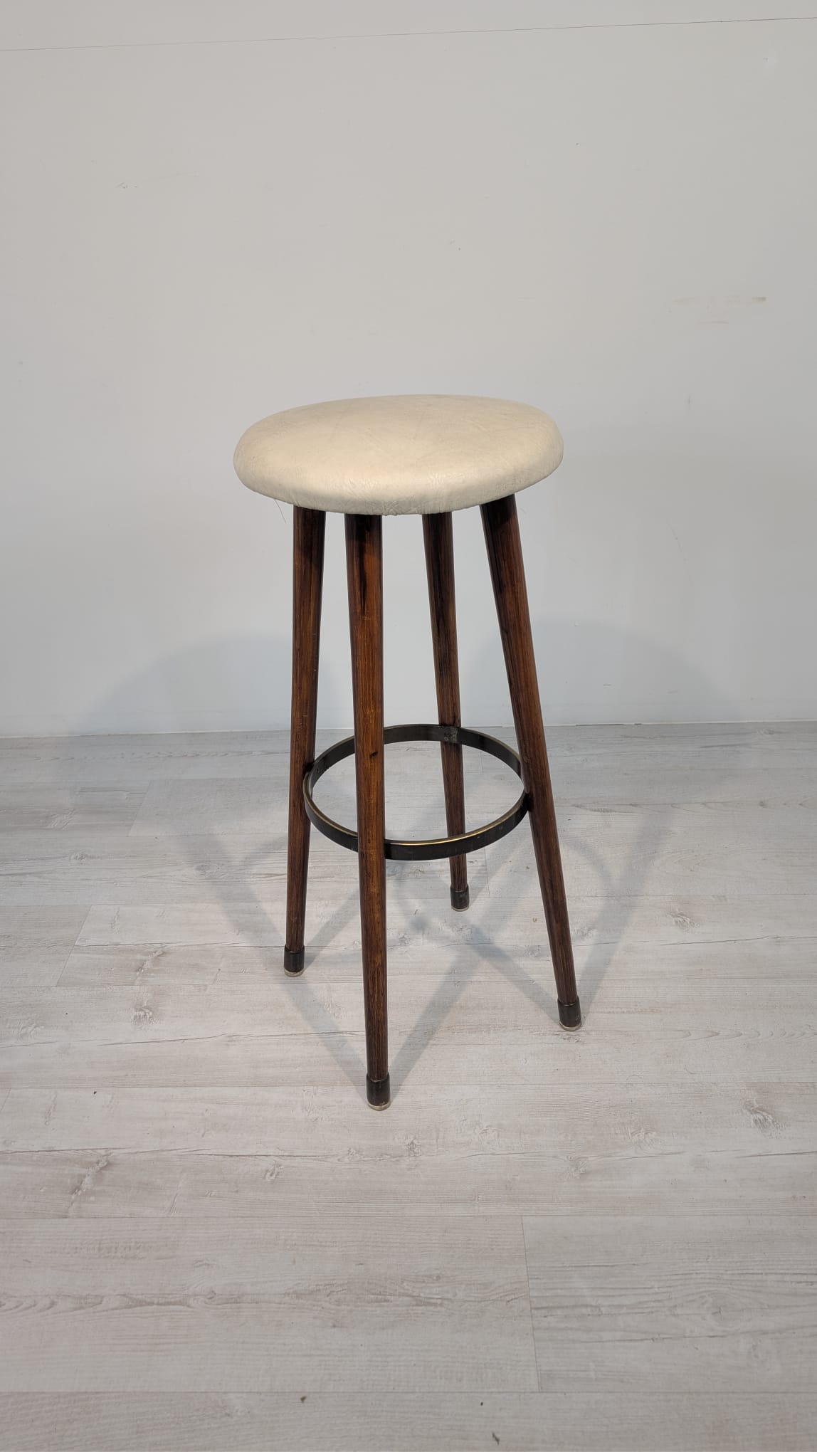 Krzesło, hoker barowy w stylu vintage z lat 50-tych proj. Hansa J. Wegnera