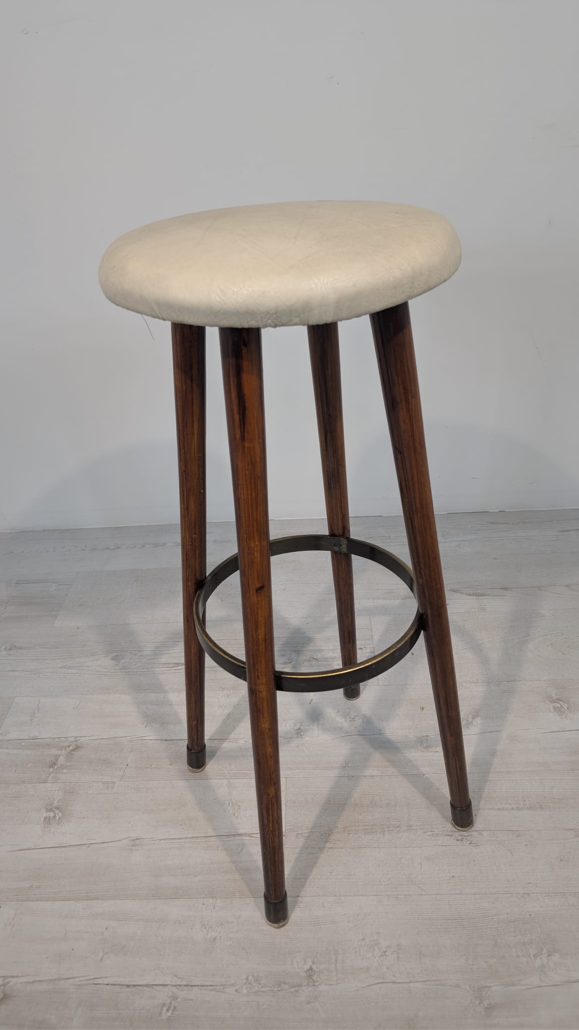 Krzesło, hoker barowy w stylu vintage z lat 50-tych proj. Hansa J. Wegnera - obrazek 3