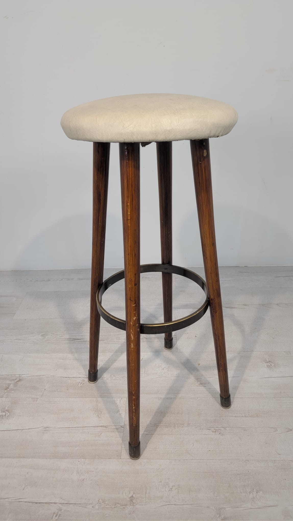 Krzesło, hoker barowy w stylu vintage z lat 50-tych proj. Hansa J. Wegnera - obrazek 5