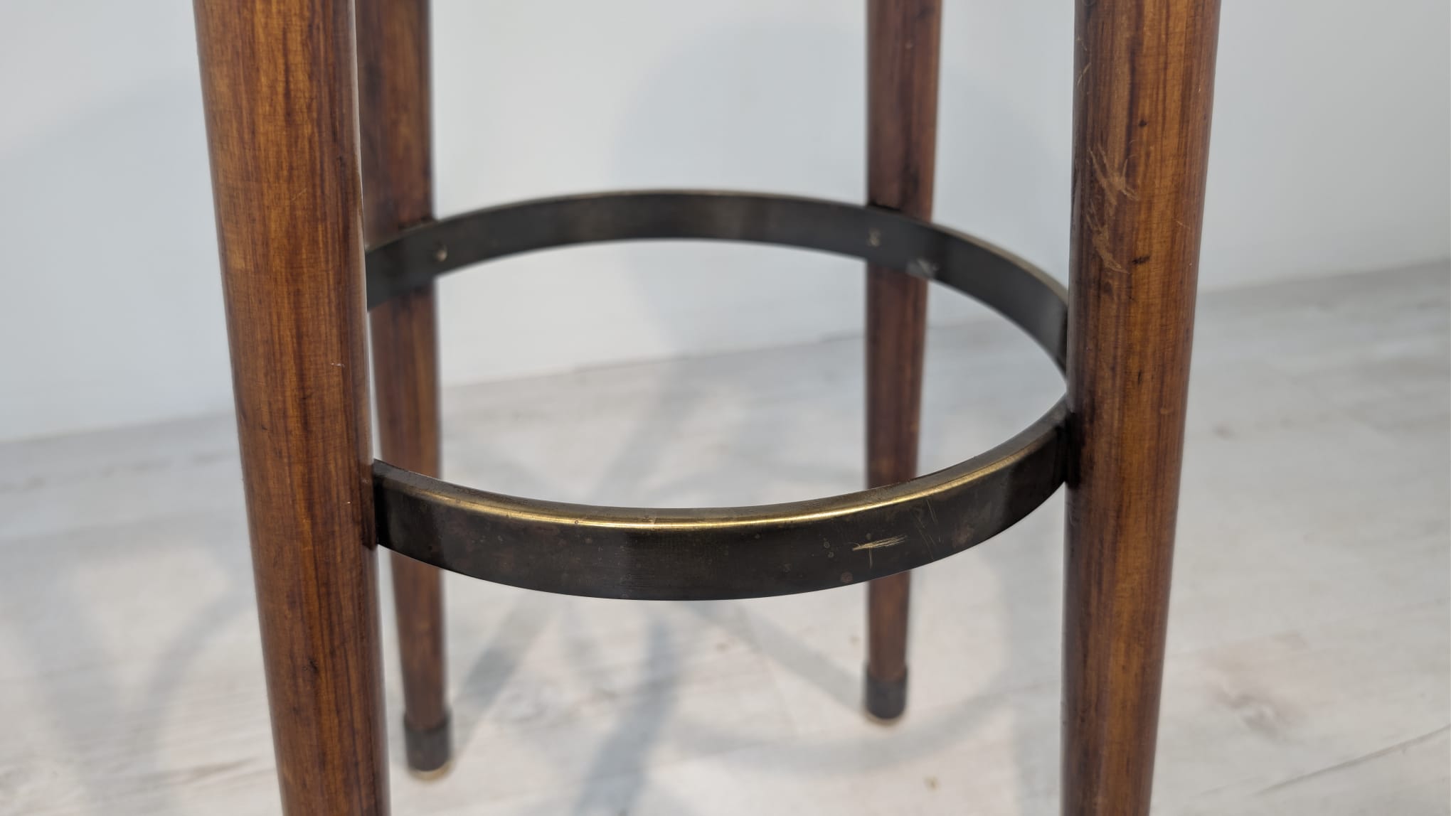 Krzesło, hoker barowy w stylu vintage z lat 50-tych proj. Hansa J. Wegnera - obrazek 7