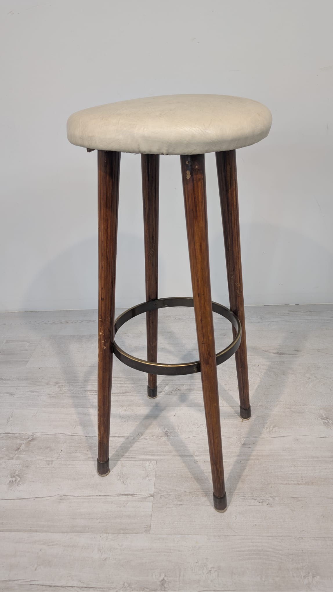 Krzesło, hoker barowy w stylu vintage z lat 50-tych proj. Hansa J. Wegnera - obrazek 9