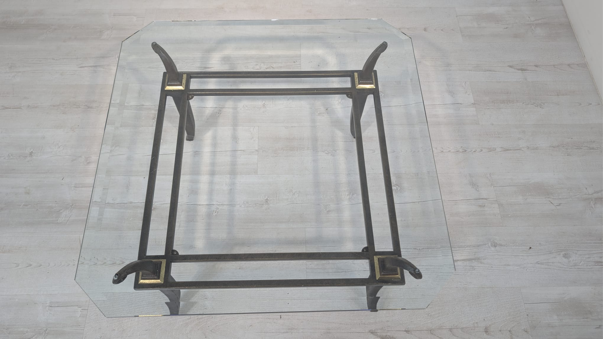 Stolik kawowy z kutego żelaza i szybą fazowaną - Image 14